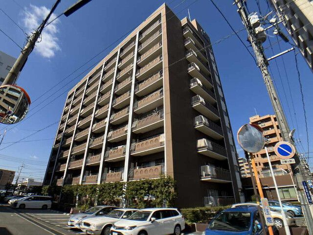 厚生町クラウンズマンションの外観