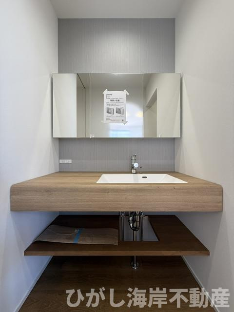 茅ケ崎市みずき２丁目　新築戸建の独立洗面台|三面鏡化粧台