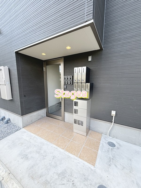 Lapis東大宮のエントランス