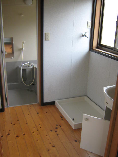 さしかけ・倉庫付きで、趣味も仕事も充実。奥行きのある2階建て戸建ての内装