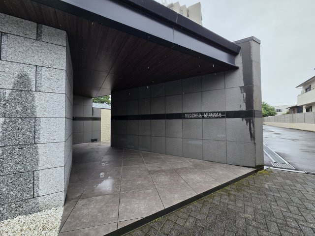 サーパス三島東町レジデンスのエントランス