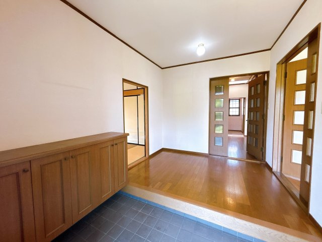 大平町新　中古戸建の玄関