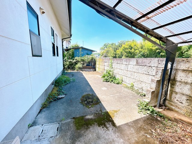 大平町新　中古戸建の駐車場