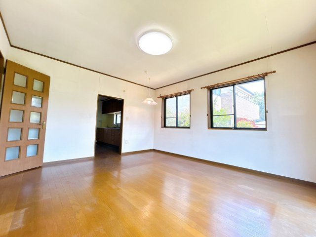 大平町新　中古戸建の居間・リビング