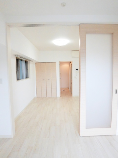 アクシーズタワー大門町の居間・リビング|明るいです☆