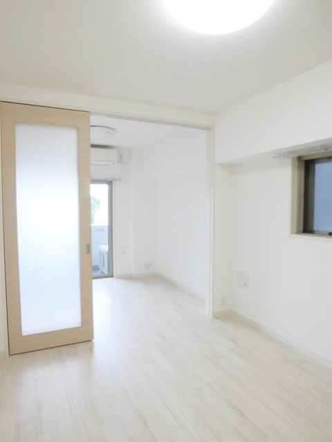 アクシーズタワー大門町の寝室|仕切りがあります☆
