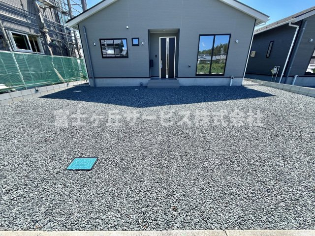 【駐車場】 | 浜松市中央区村櫛町 新築一戸建て 2号棟 | ４台駐車可能です