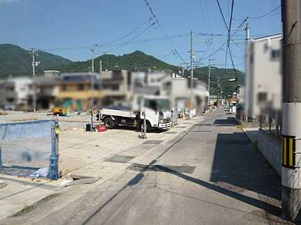 呉市広中新開3丁目の前面道路含む現地写真