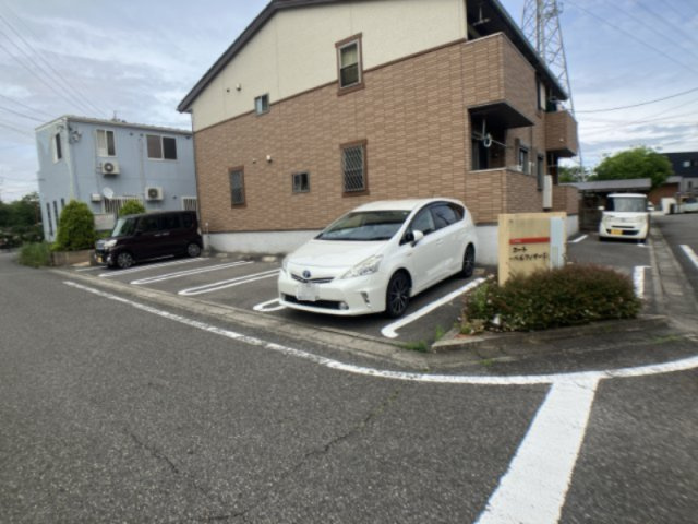 コート ベルフィオーレの駐車場