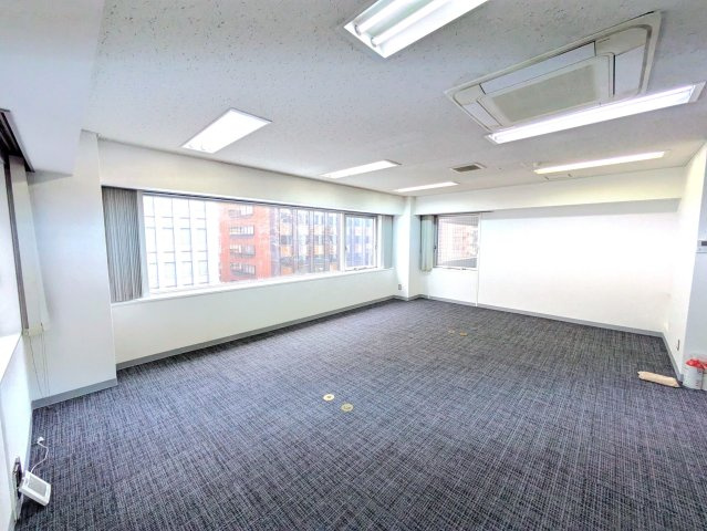 内山ビルの内装