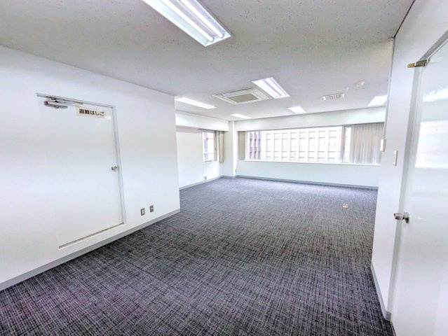 内山ビルの内装