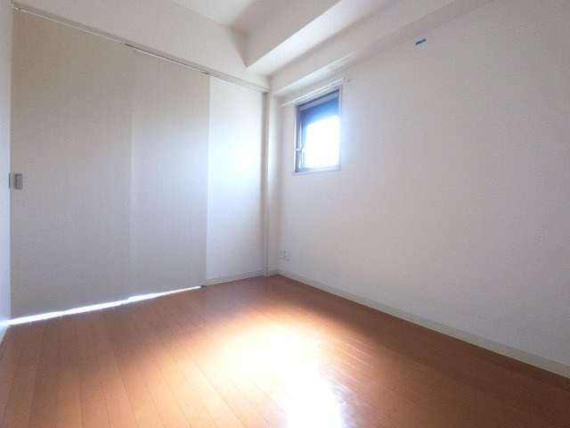 セザン新町の洋室