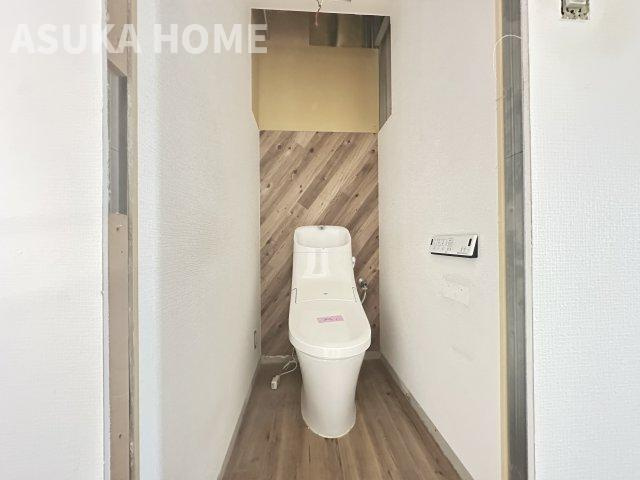 仲町台パークヒルズ　７号棟のトイレ|温水洗浄便座のトイレ設備です。奥行きの有るゆったりしたスペースのトイレ空間です。