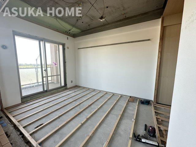 仲町台パークヒルズ　７号棟の居間・リビング|大切なペットと一緒に暮らせるマンションです。