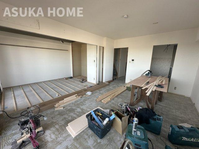 仲町台パークヒルズ　７号棟の居間・リビング|南東向きで陽当りの良いLDK、風通りも良く、心地よい空間です。