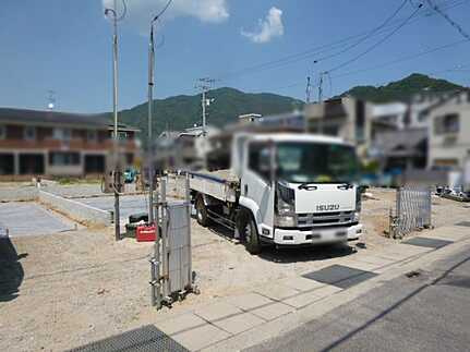 呉市広中新開3丁目の前面道路含む現地写真