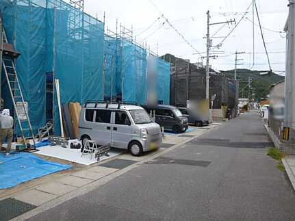 呉市広中新開3丁目の前面道路含む現地写真