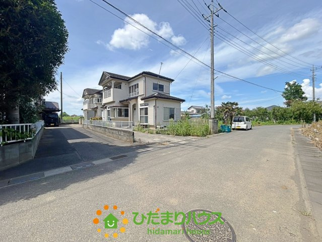 久喜市菖蒲町新堀　中古一戸建ての前面道路含む現地写真