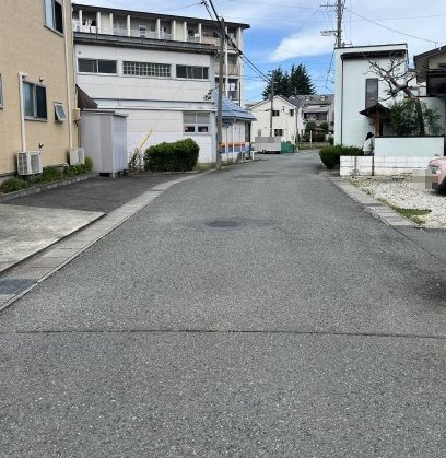 山形市円応寺17-6の前面道路含む現地写真