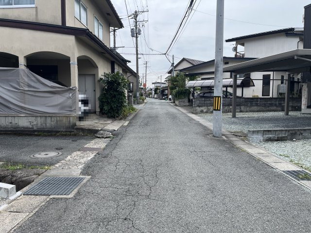 山形市円応寺17-6の前面道路含む現地写真