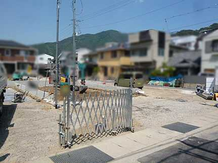 呉市広中新開3丁目の前面道路含む現地写真