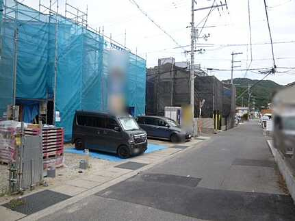 呉市広中新開3丁目の前面道路含む現地写真