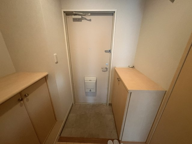 アミルV番館の玄関