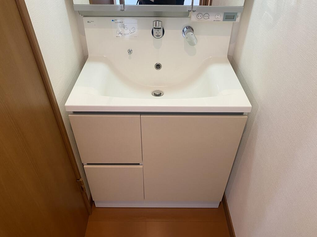 竹園町貸家の洗面所
