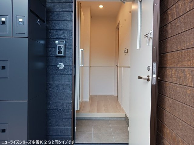 シャトー　ソレイユⅢ　Ａの玄関|落ち着いた玄関です