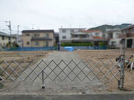 呉市広中新開3丁目の前面道路含む現地写真