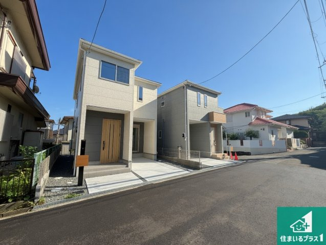 29日(土)30日(日)現地ご見学可能！　高槻市大和　全2邸の前面道路含む現地写真|周辺は閑静な住宅街！前面道路広々で車の出し入れも便利です。駐車が苦手な方でも安心して車庫入れできます！