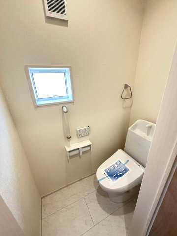 【内装】 | 福岡市東区香椎台2丁目　1号棟（全1棟）【仲介手数料無料・0円】 | 施工例。1階のトイレです。施工例は完成時と異なる場合があります。