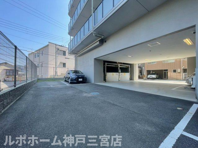 エスリード神戸大倉山ヒルズの駐車場