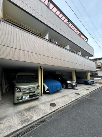 サウスインフィールドの駐車場