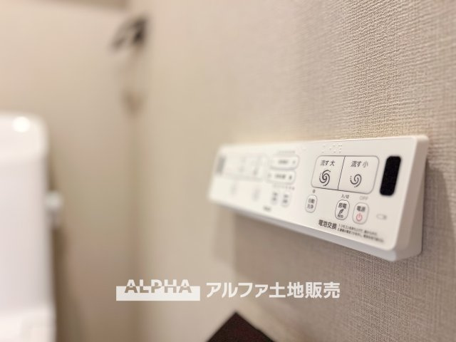 ダイアパレス西立川のトイレ|【Warm water flush toilet】
◆温水洗浄便座付きトイレ◆お掃除も楽々。快適に過ごすためには今や欠かせない設備の一つです。壁掛けリモコンで使いやすくいつでも清潔に保てます。