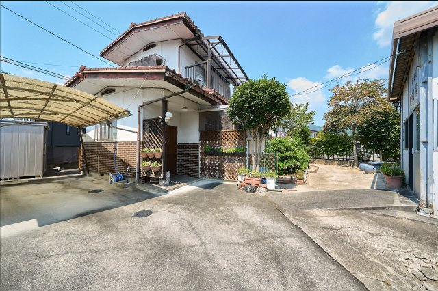 東野4丁目の中古のおうち　松山市東野4丁目の前面道路含む現地写真