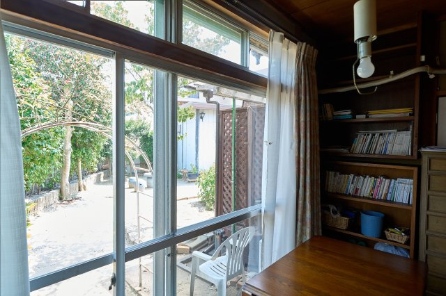 東野4丁目の中古のおうち　松山市東野4丁目の洋室|落ち着いた色調の洋室です