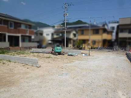 呉市広中新開3丁目の前面道路含む現地写真