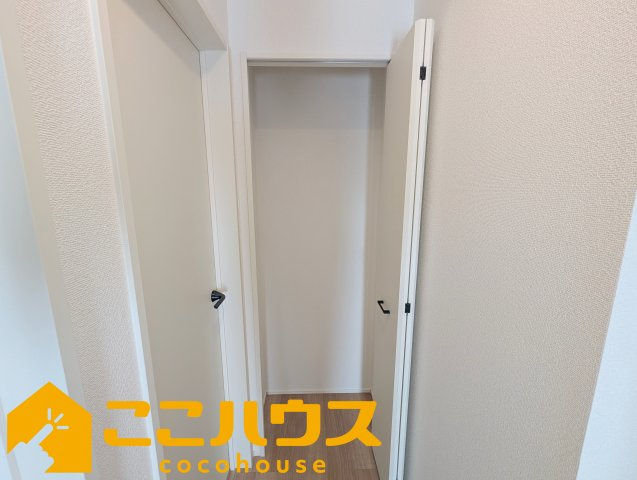 うるま市西原　新築戸建て　全4棟　4号棟の収納|2階の廊下にある便利な収納♪