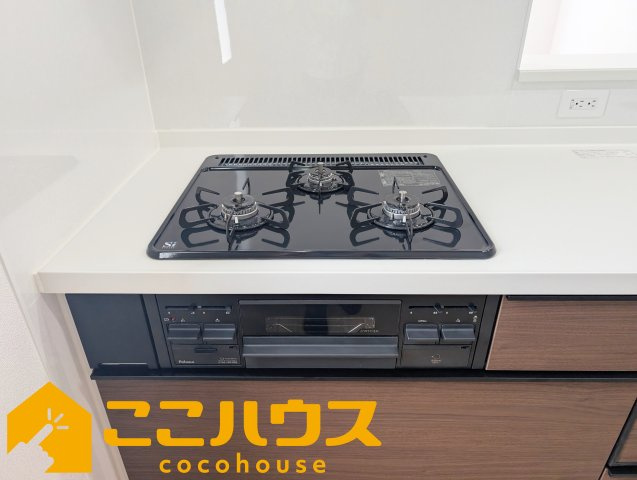 うるま市西原　新築戸建て　全4棟　4号棟のキッチン|三口コンロ