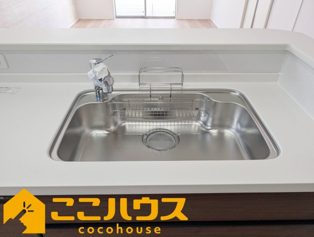 うるま市西原　新築戸建て　全4棟　4号棟のキッチン|洗い物のしやすいワイドシンク