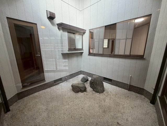 泉南郡熊取町希望が丘1丁目戸建の庭|中庭