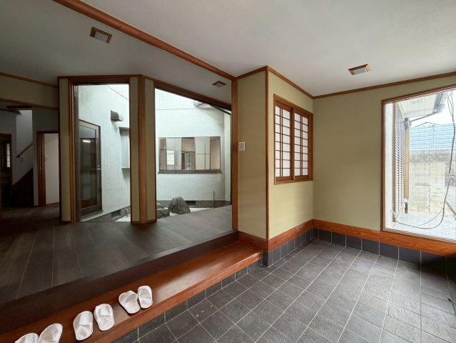 泉南郡熊取町希望が丘1丁目戸建の玄関