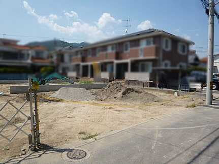 呉市広中新開3丁目の前面道路含む現地写真