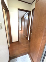 明るく開放的な玄関