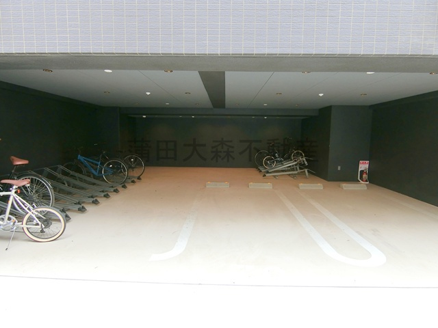 Weave Base OMORIの駐車場