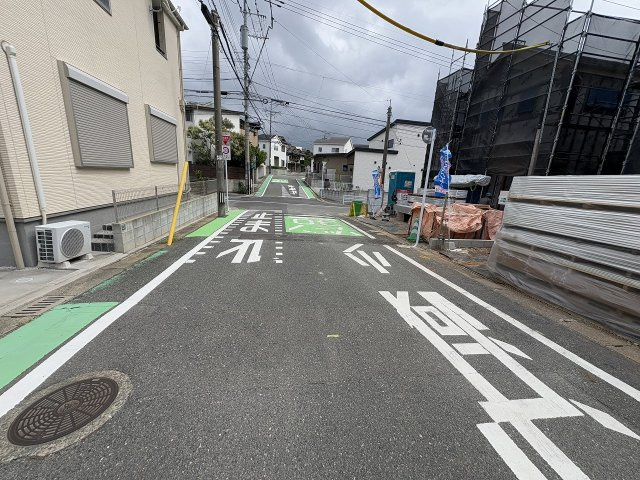 【その他】 | 福岡市東区舞松原2丁目2期　1号棟（全3棟）【仲介手数料無料・0円】 | 現地写真。前面道路です。