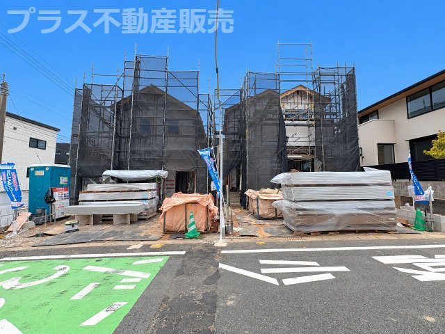 【外観】 | 福岡市東区舞松原2丁目2期　1号棟（全3棟）【仲介手数料無料・0円】 | 現地写真。プラス不動産販売なら、現場の全ての棟をまとめてご見学頂けます。
