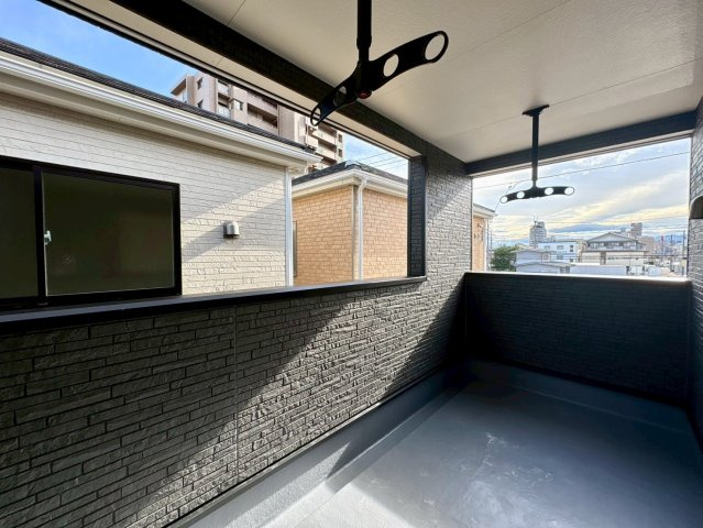 「和室付の5LDK」高知市南金田第1　5号棟新築一戸建てのバルコニー|たくさん干せるインナーバルコニー☆