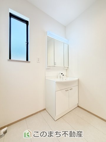 ハートフルタウン宇都宮市雀の宮1丁目277番の洗面所|シャンプードレッサーで朝の身支度♪伸びるホースでお掃除も簡単清潔です！